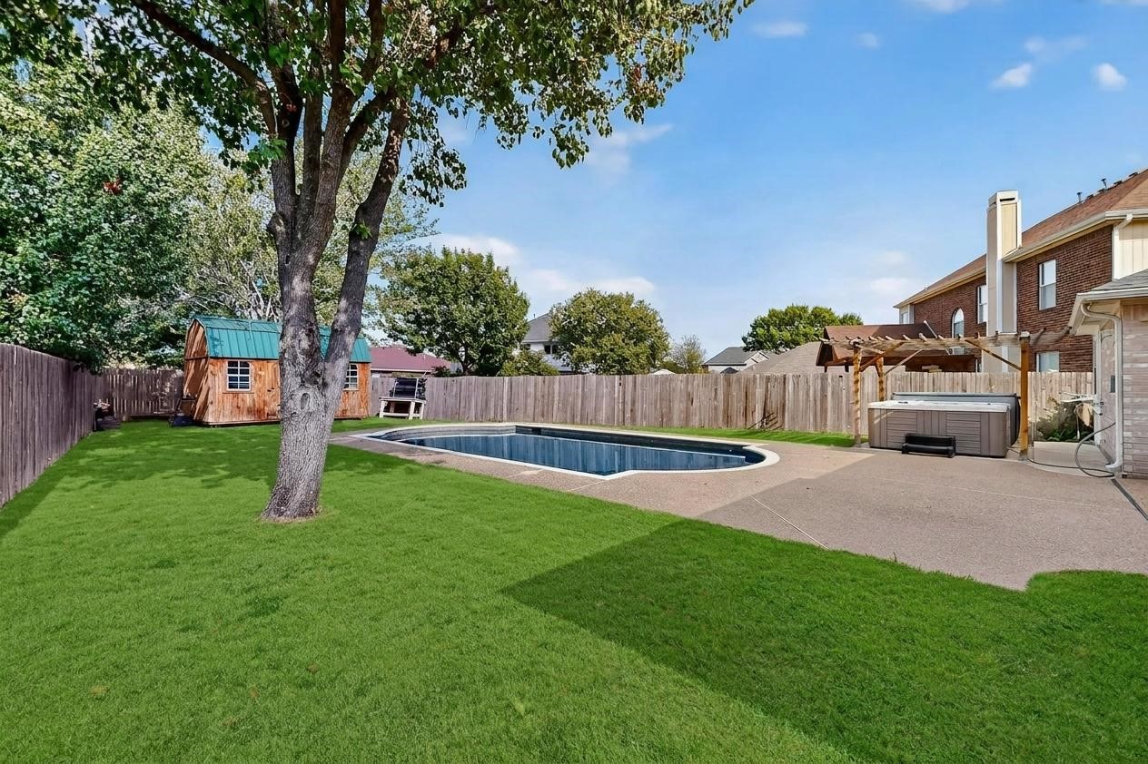 211 Ember Glen Drive Arlington TX 76018
