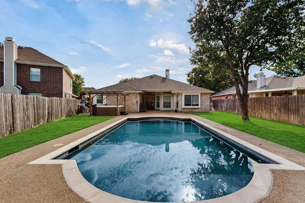 211 Ember Glen Drive Arlington TX 76018