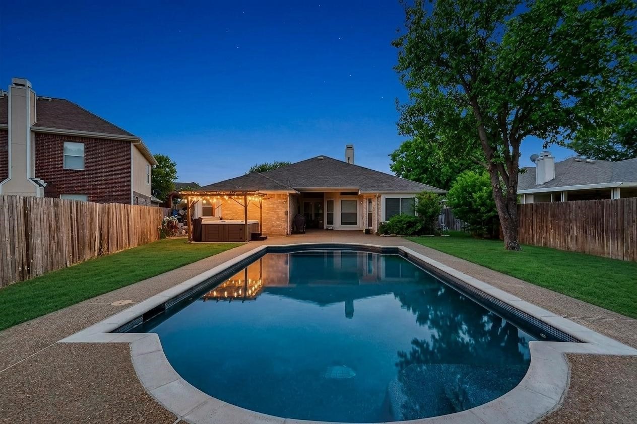 211 Ember Glen Drive Arlington TX 76018