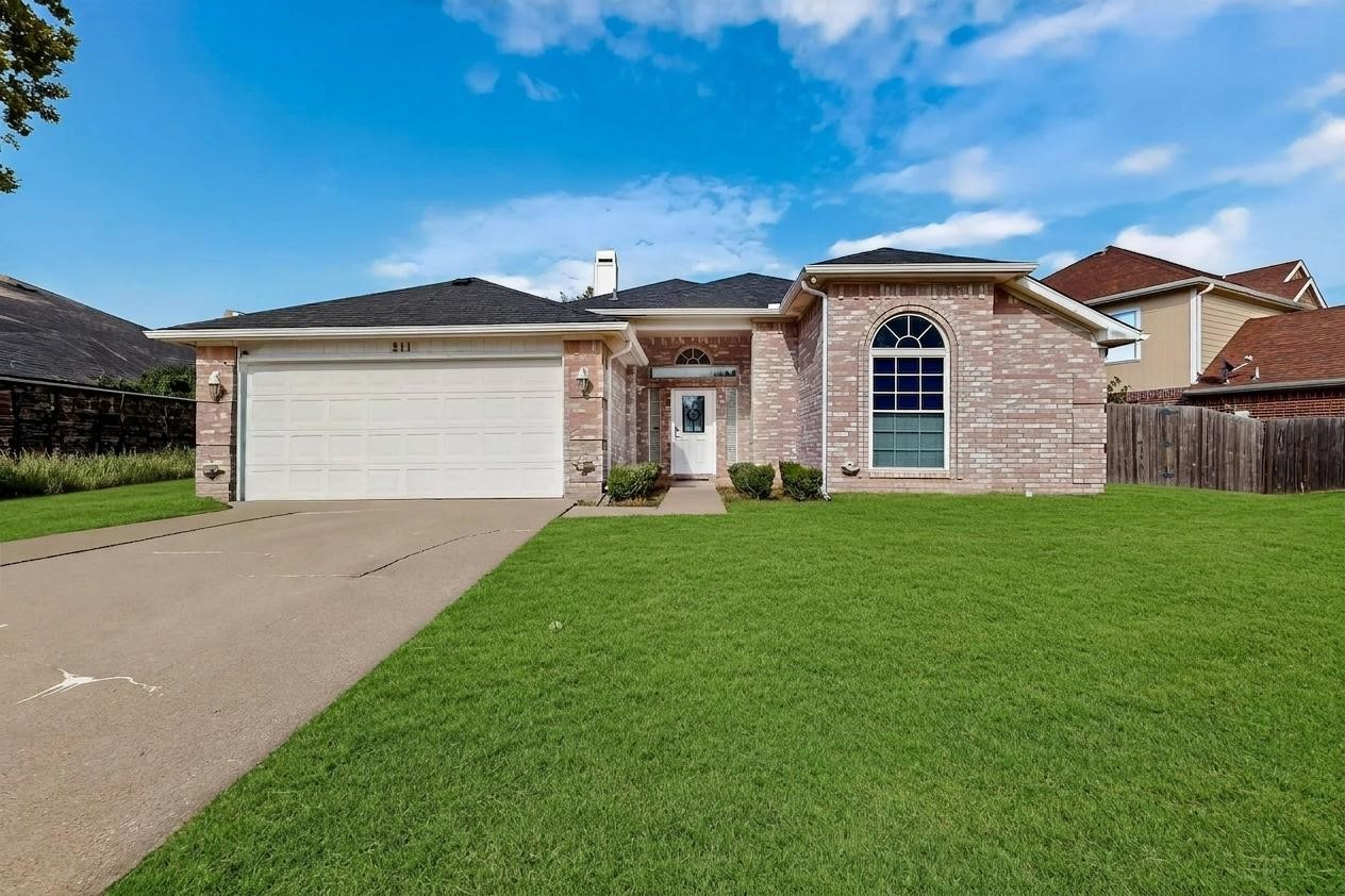 211 Ember Glen Drive Arlington TX 76018