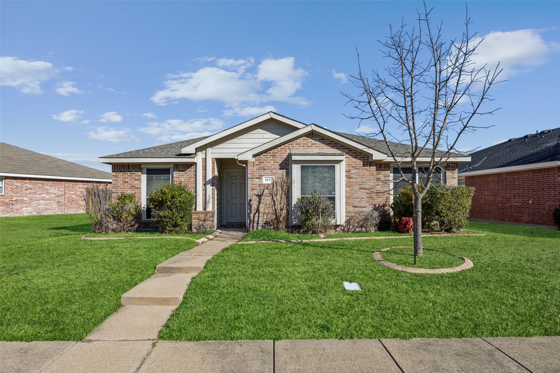 1837 Sierra Trail Lancaster TX 75146