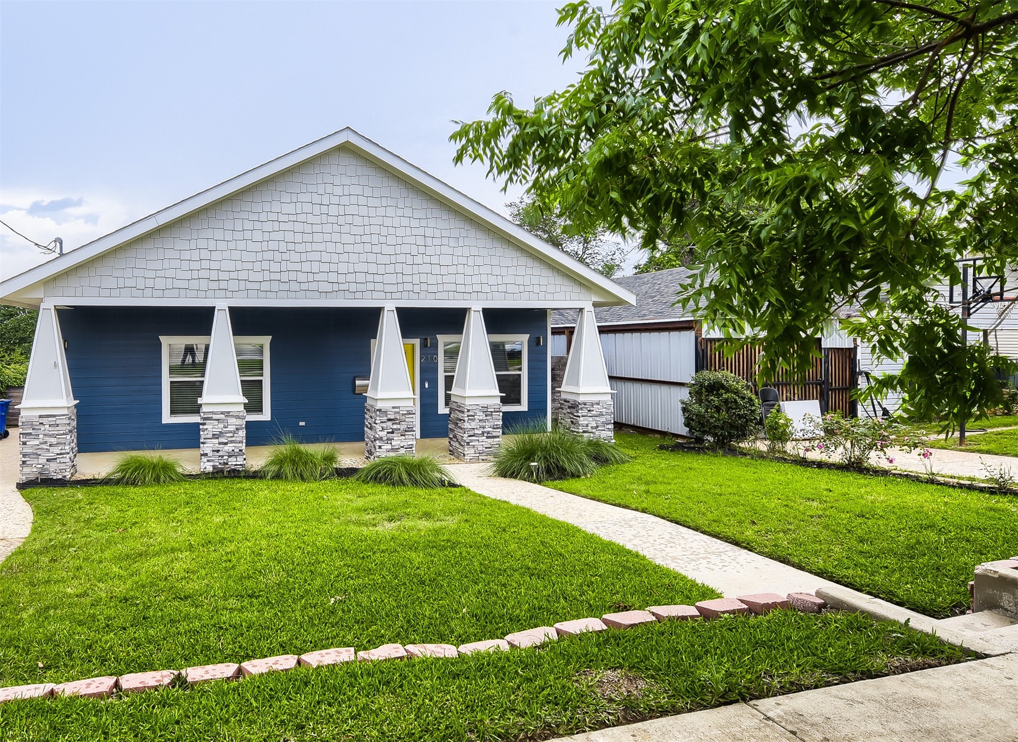 210 W Oak Street Mansfield TX 76063