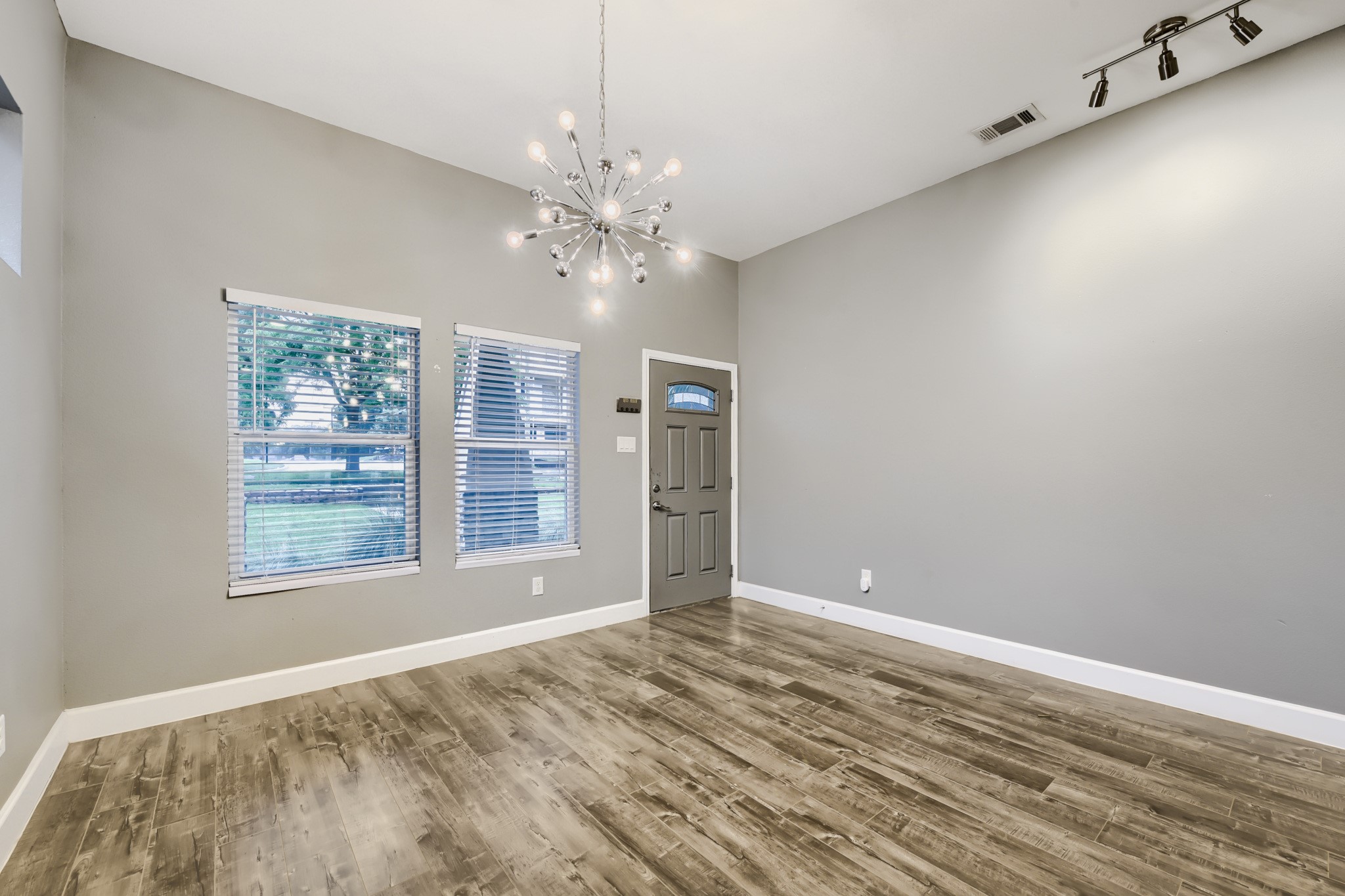 210 W Oak Street Mansfield TX 76063