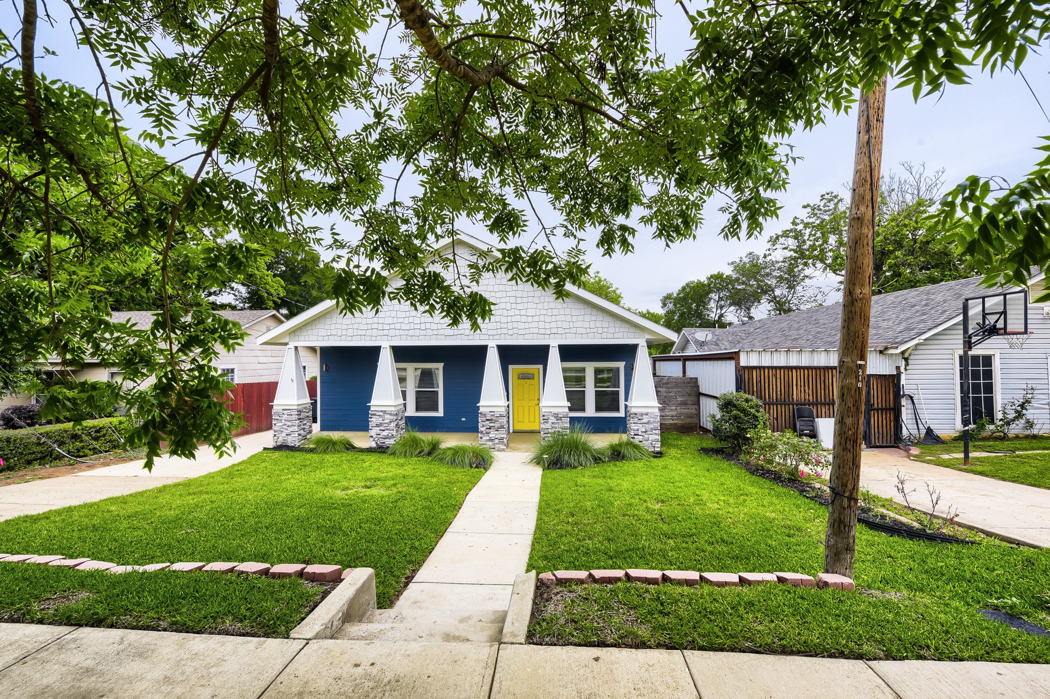 210 W Oak Street Mansfield TX 76063
