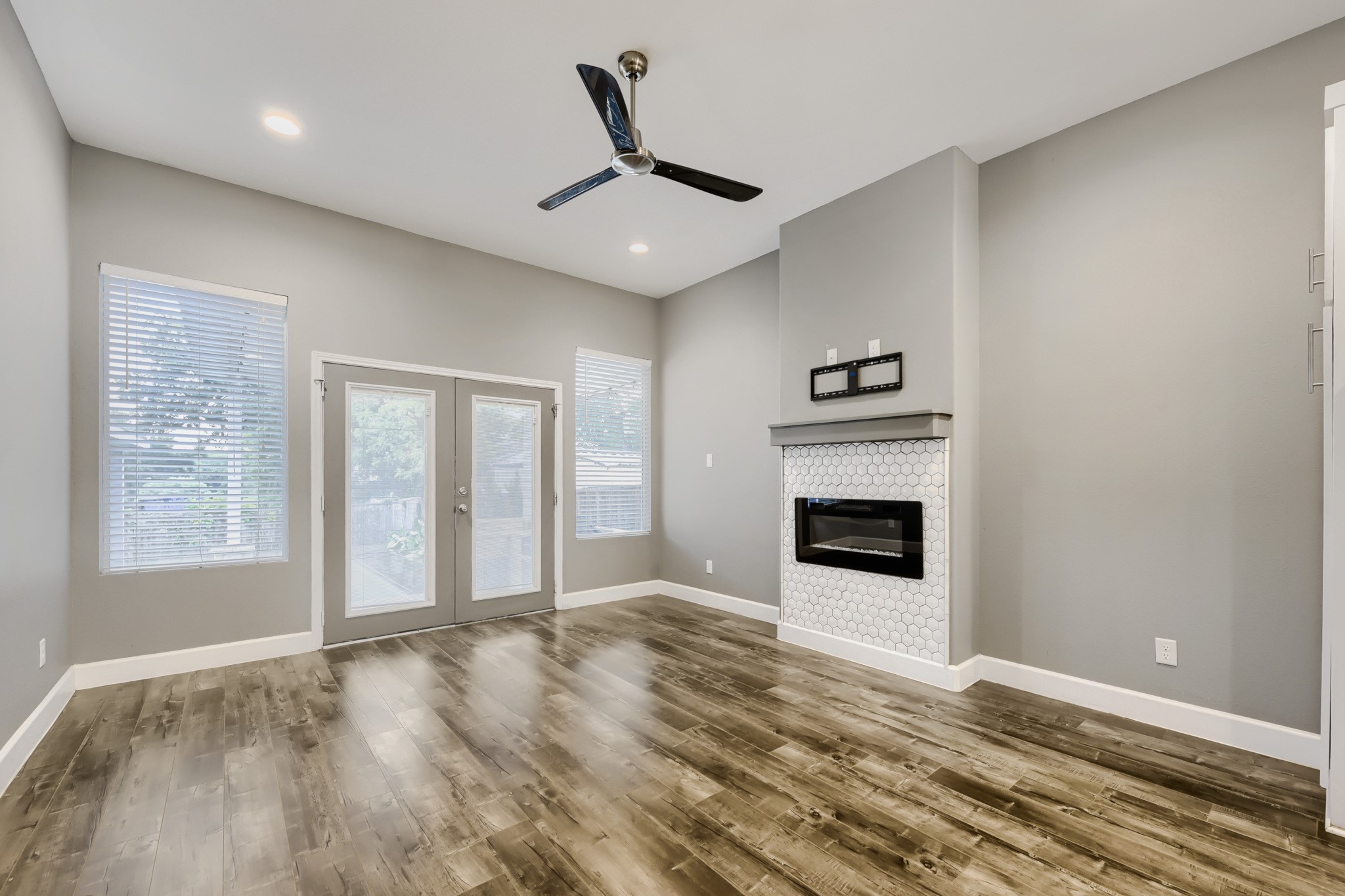 210 W Oak Street Mansfield TX 76063