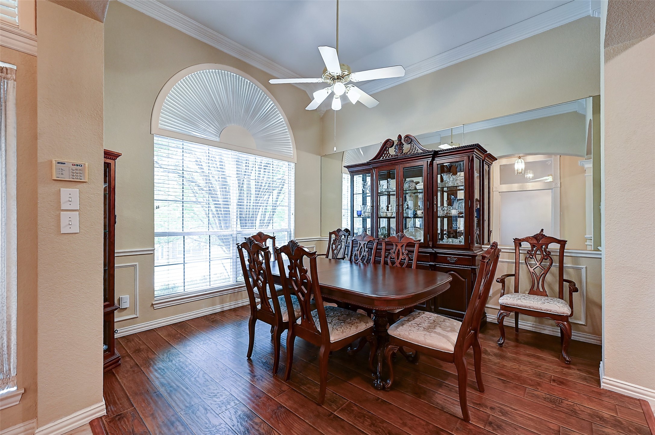 6608 Barclay Lane Garland TX 75044