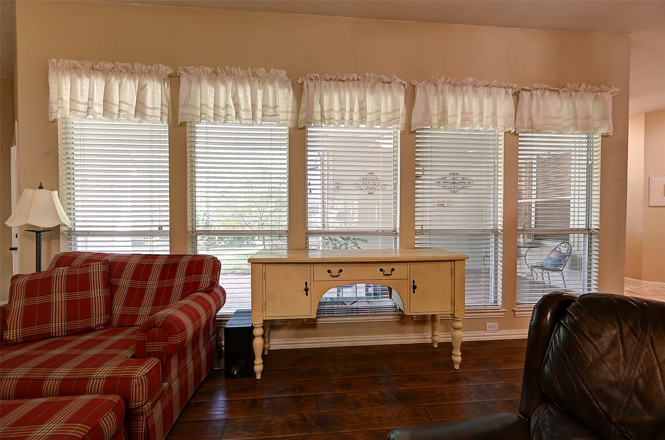 6608 Barclay Lane Garland TX 75044