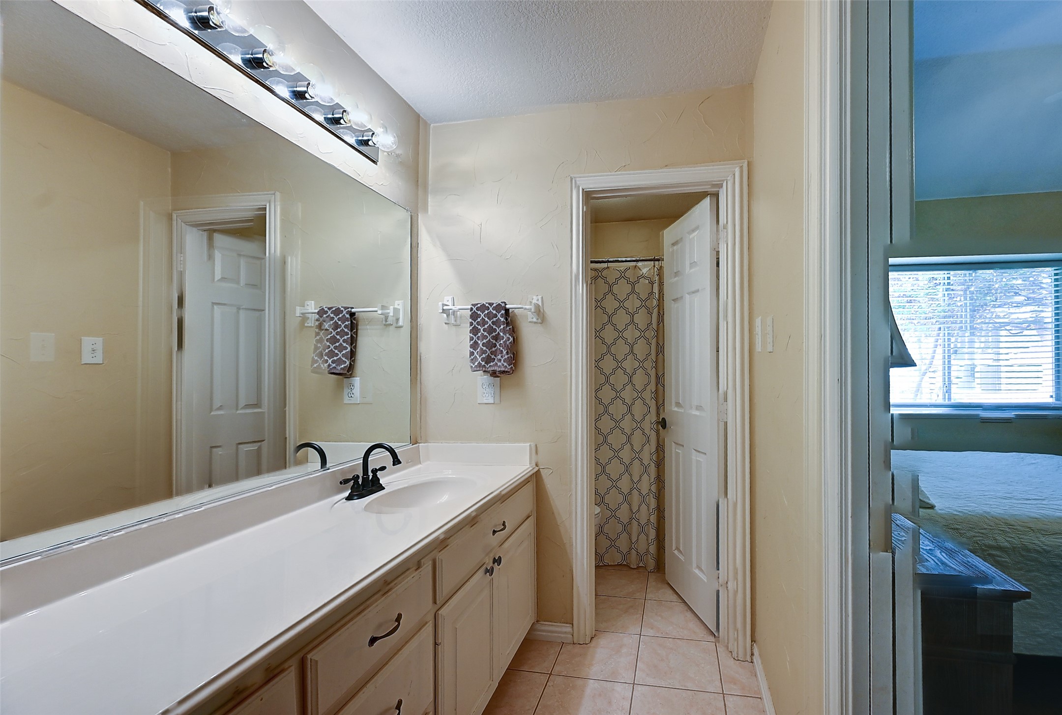 6608 Barclay Lane Garland TX 75044