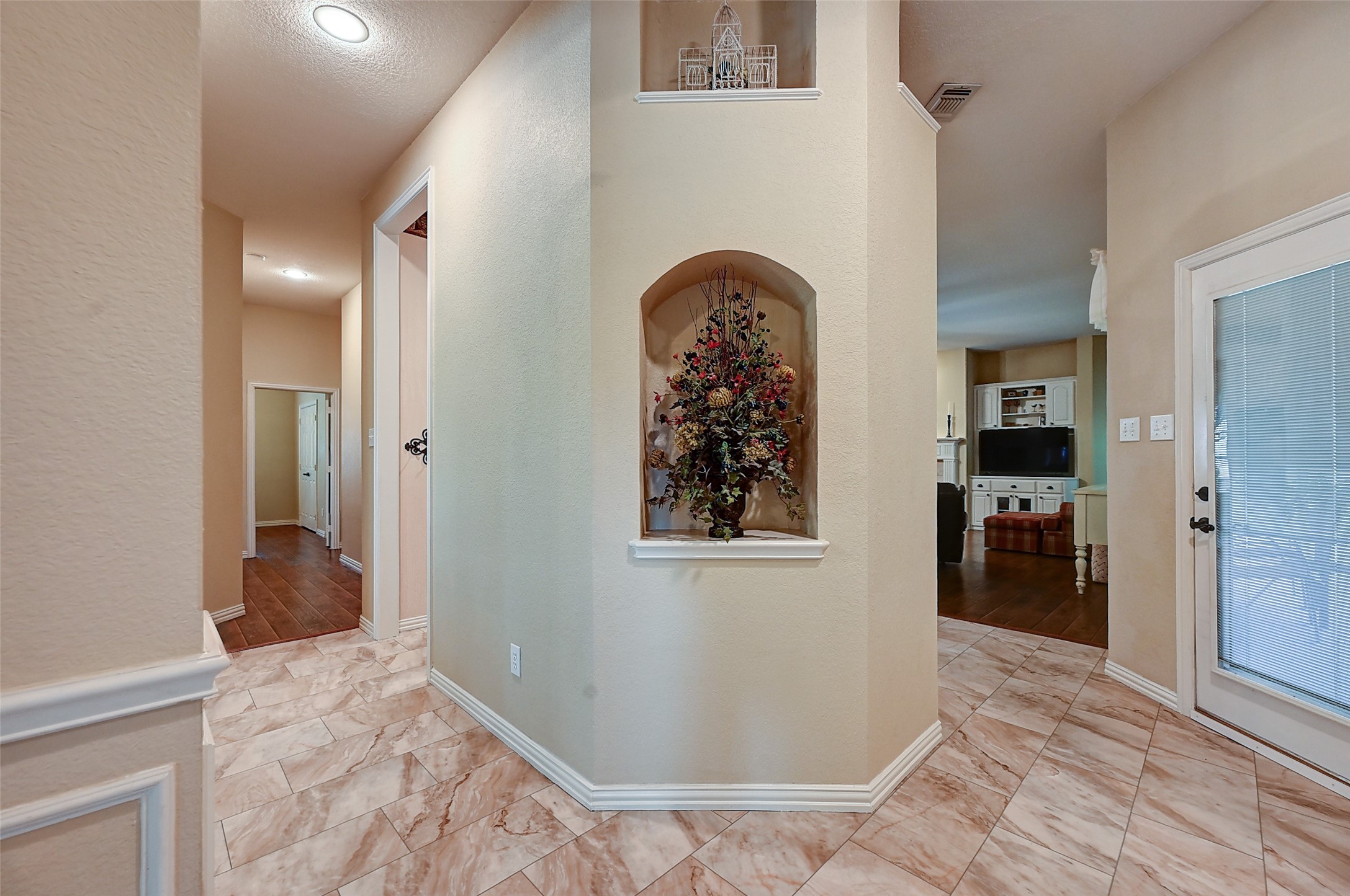 6608 Barclay Lane Garland TX 75044