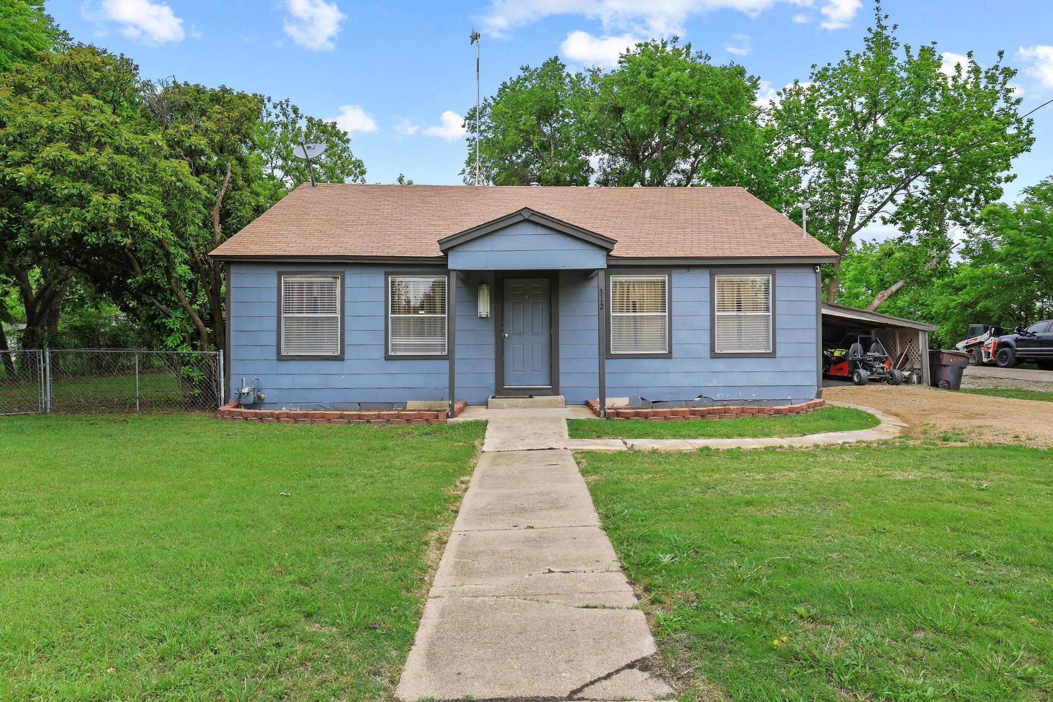 312 E Saunders Street Trenton TX 75490