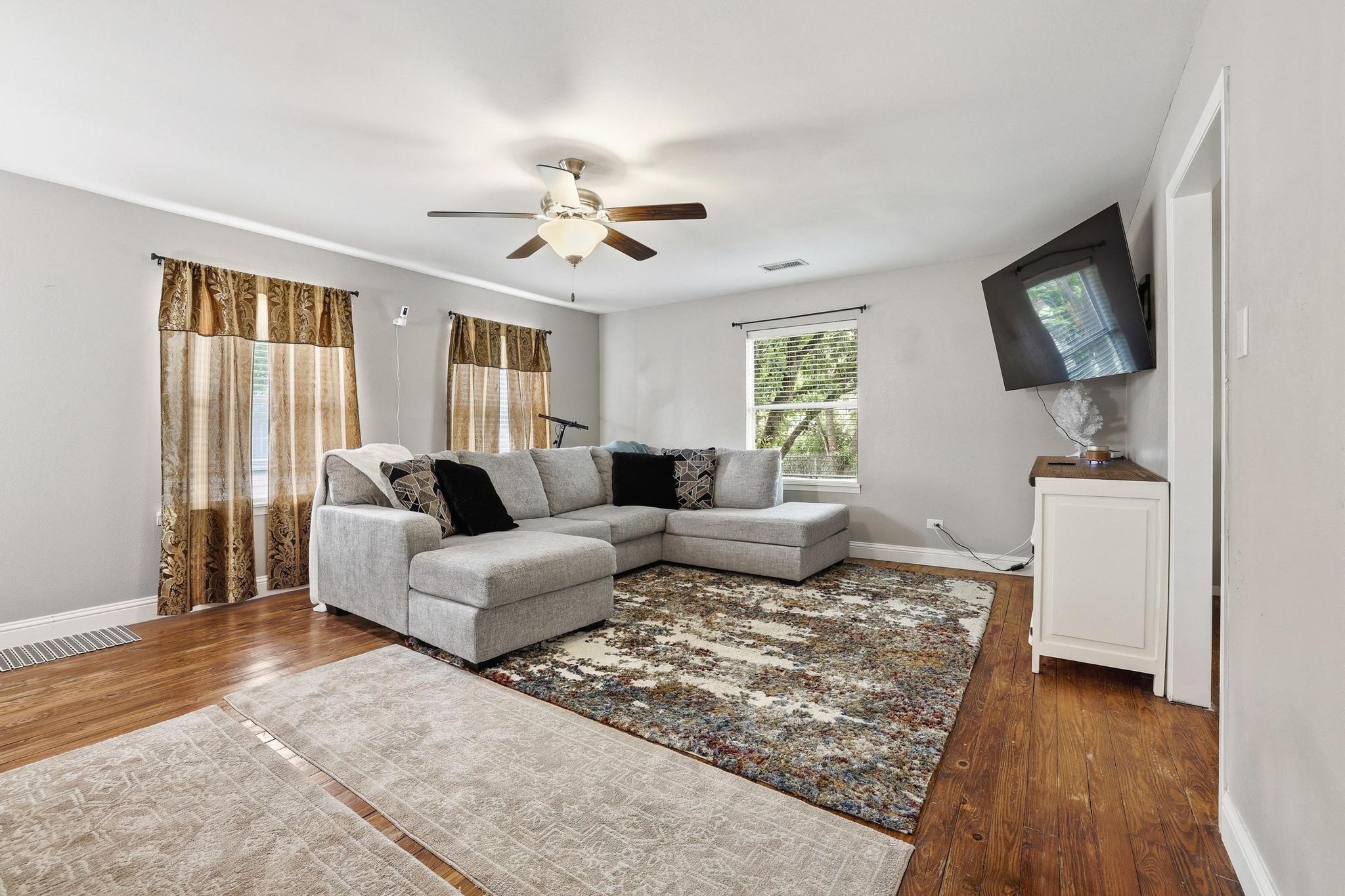 312 E Saunders Street Trenton TX 75490