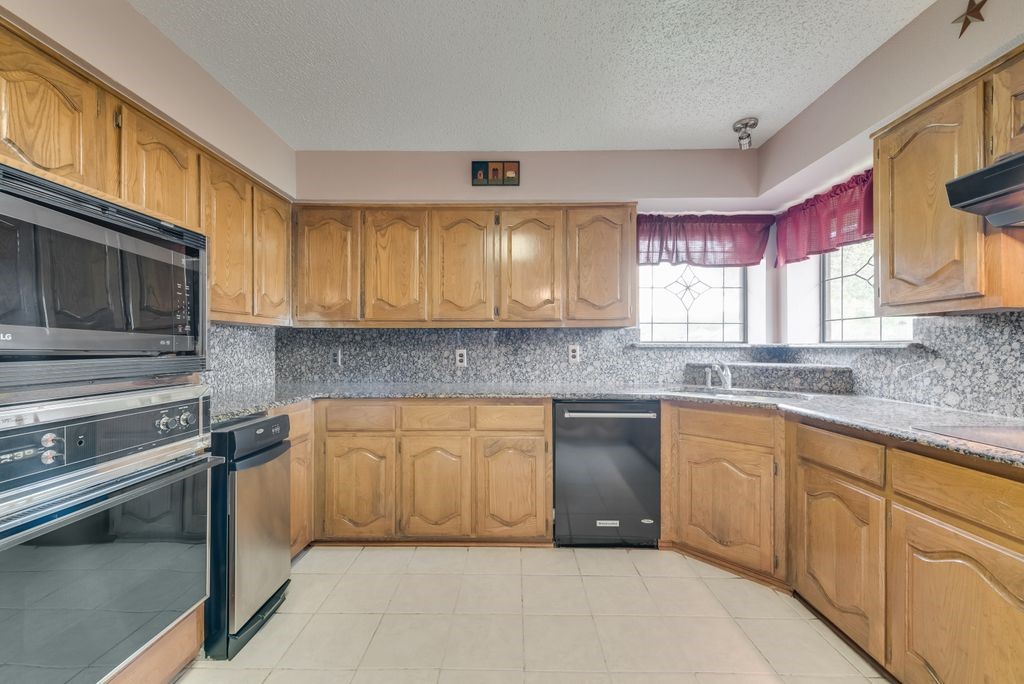 834 Rock Creek Lane Red Oak TX 75154