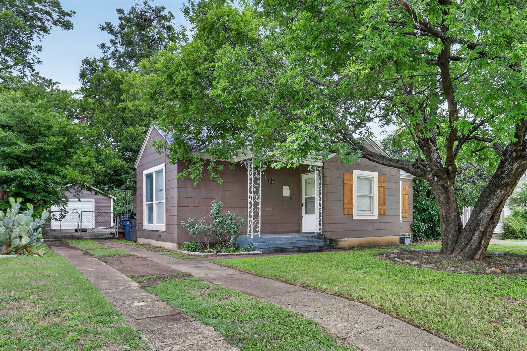 3208 Sandage Avenue Fort Worth TX 76109