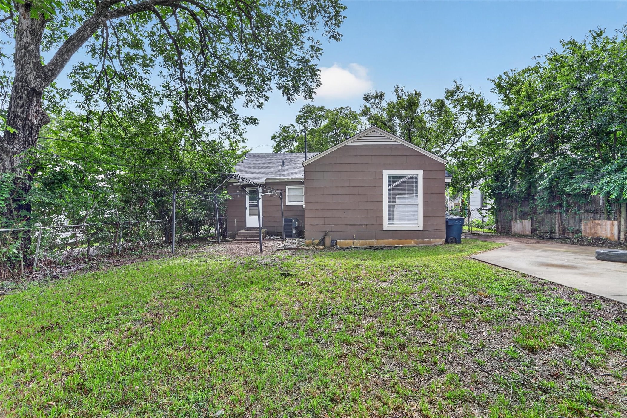 3208 Sandage Avenue Fort Worth TX 76109