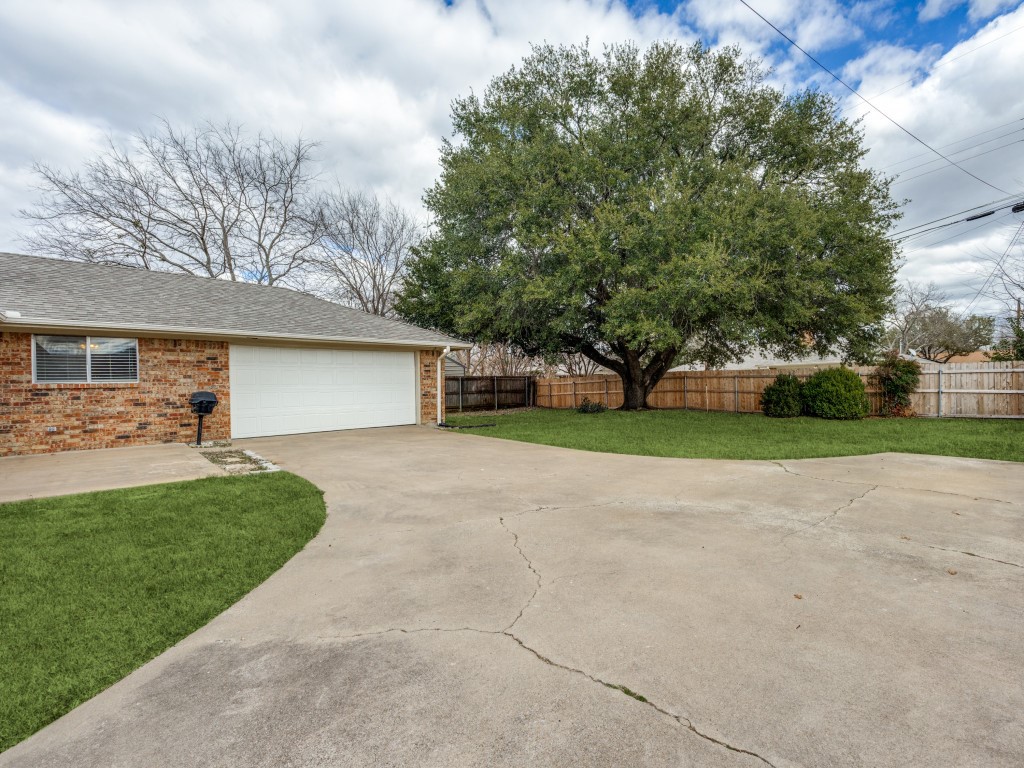 1713 Crescent Drive Sherman TX 75092
