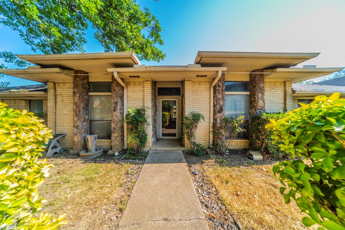 2406 Greenbriar Court Grand Prairie TX 75050