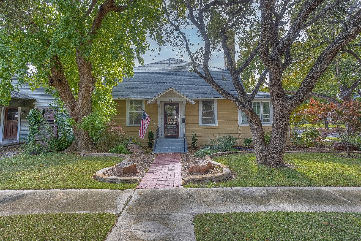 3825 Clarke Avenue Fort Worth TX 76107