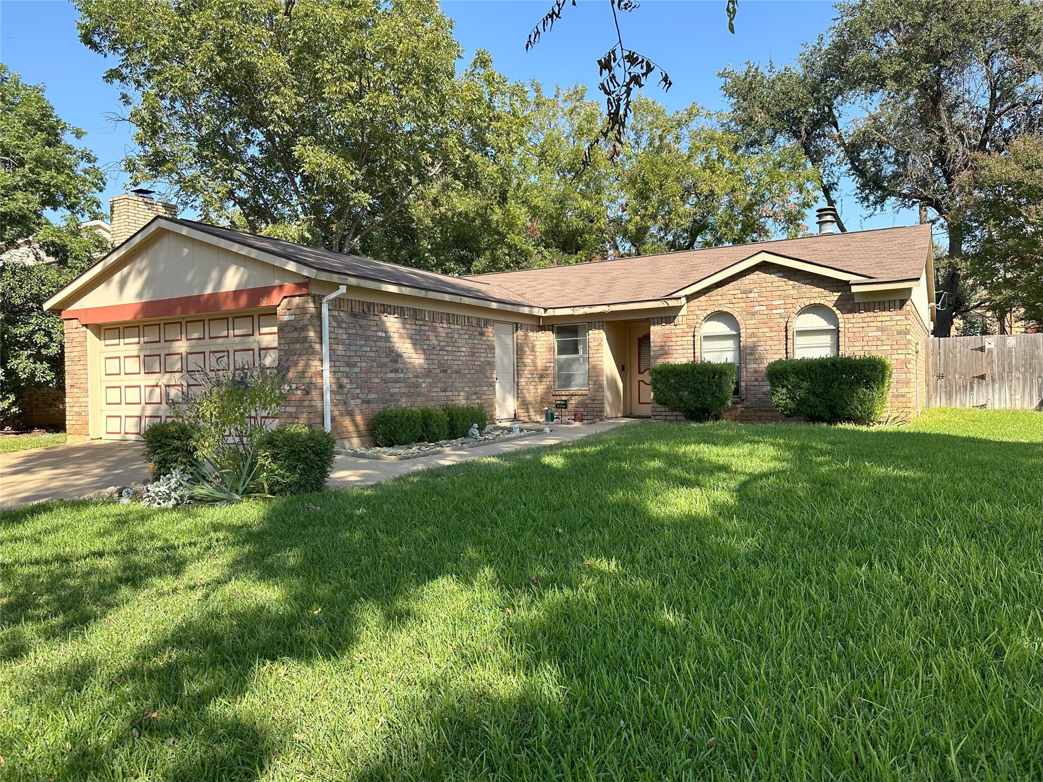 801 Matthews Court Arlington TX 76012