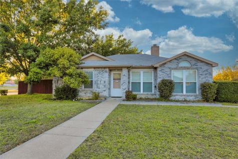 5926 Royalcrest Drive Arlington TX 76017