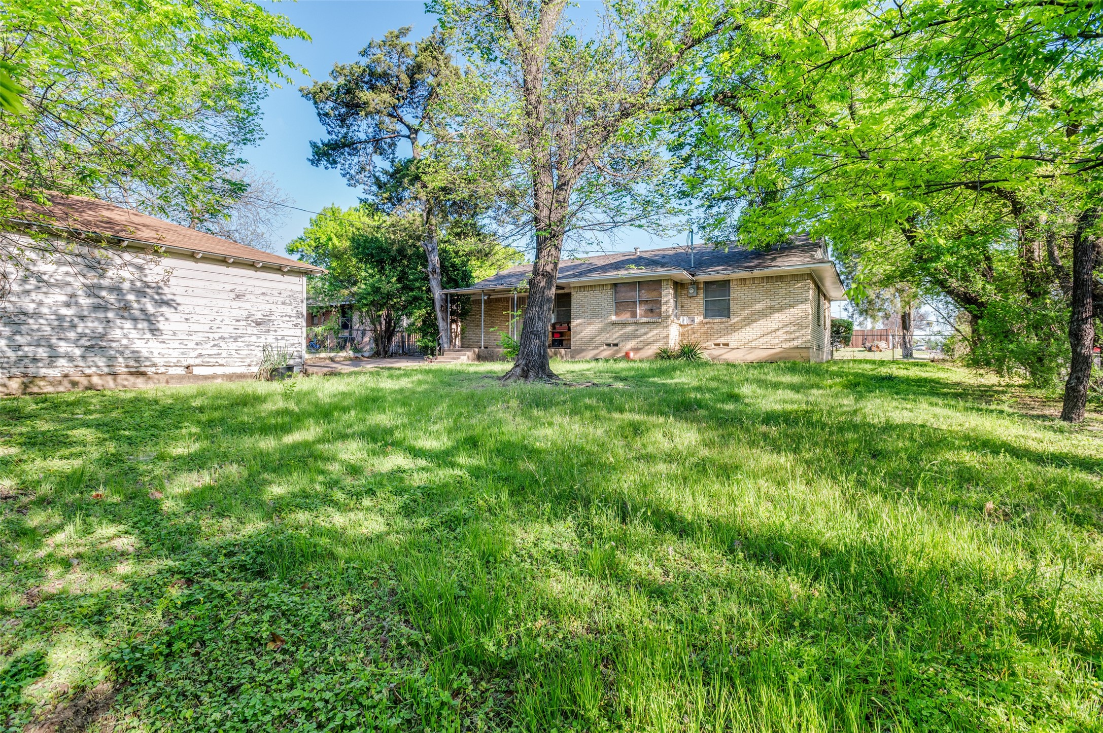 2406 Cliff Teen Court Dallas TX 75233
