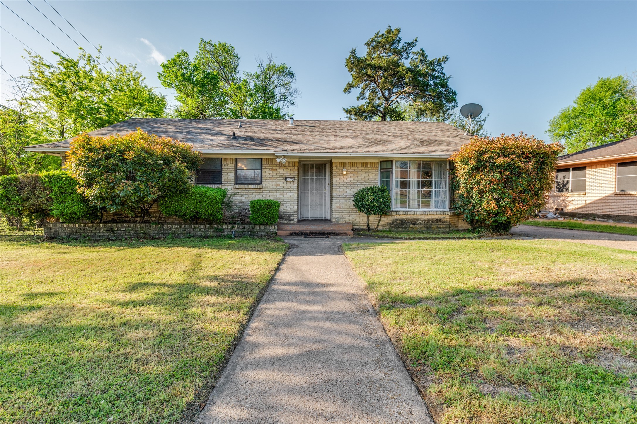 2406 Cliff Teen Court Dallas TX 75233
