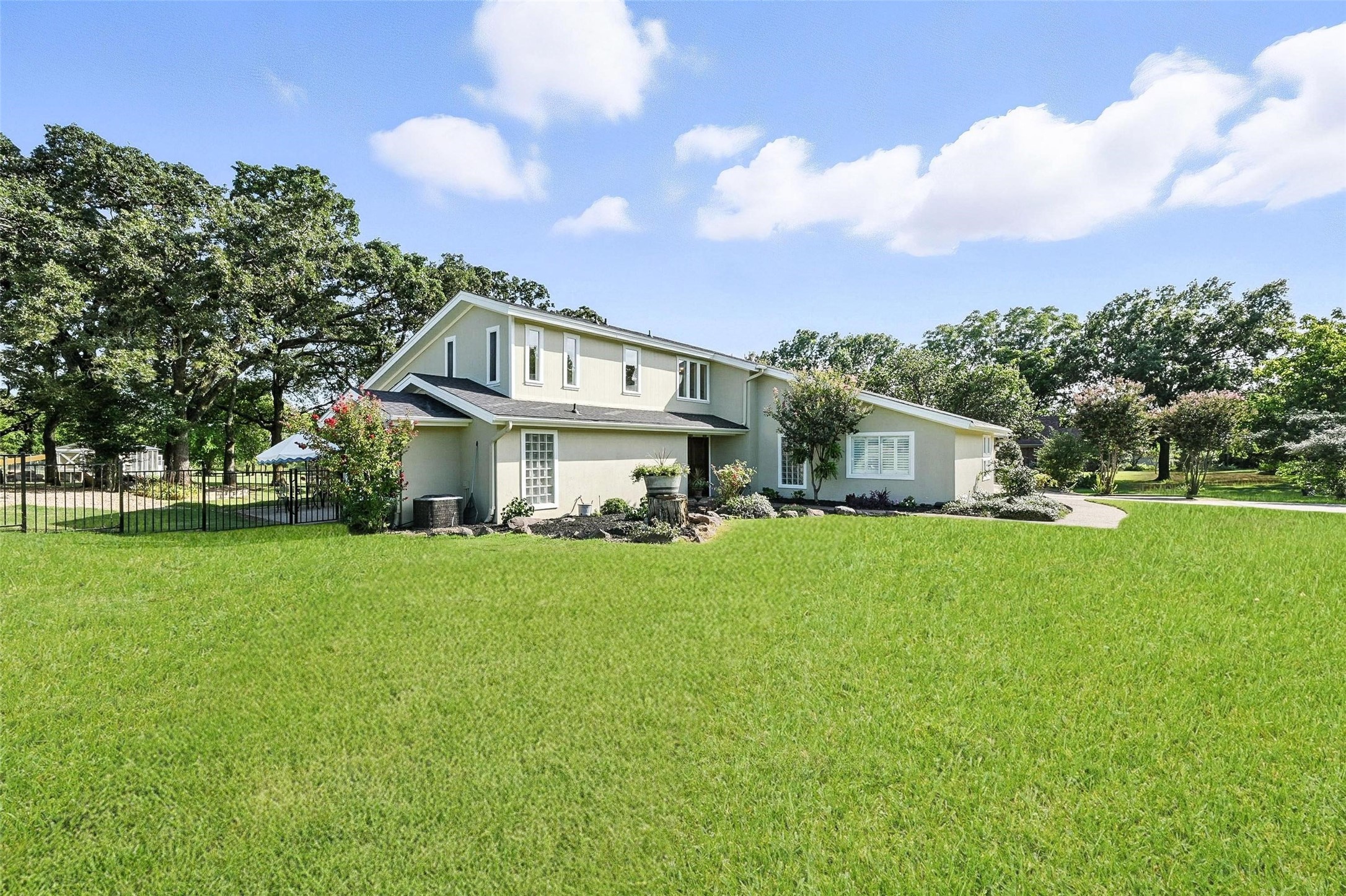 294 Wolfcreek Road Valley View TX 76272