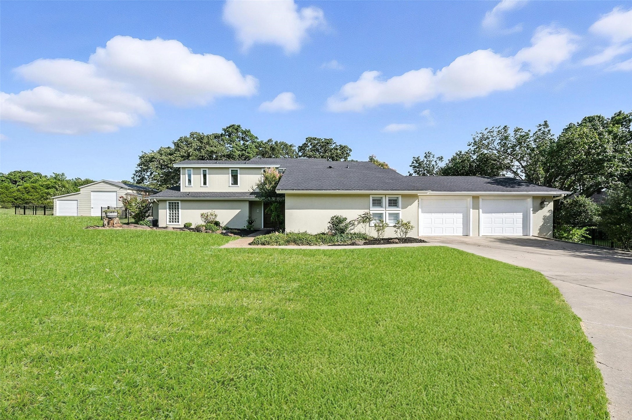 294 Wolfcreek Road Valley View TX 76272