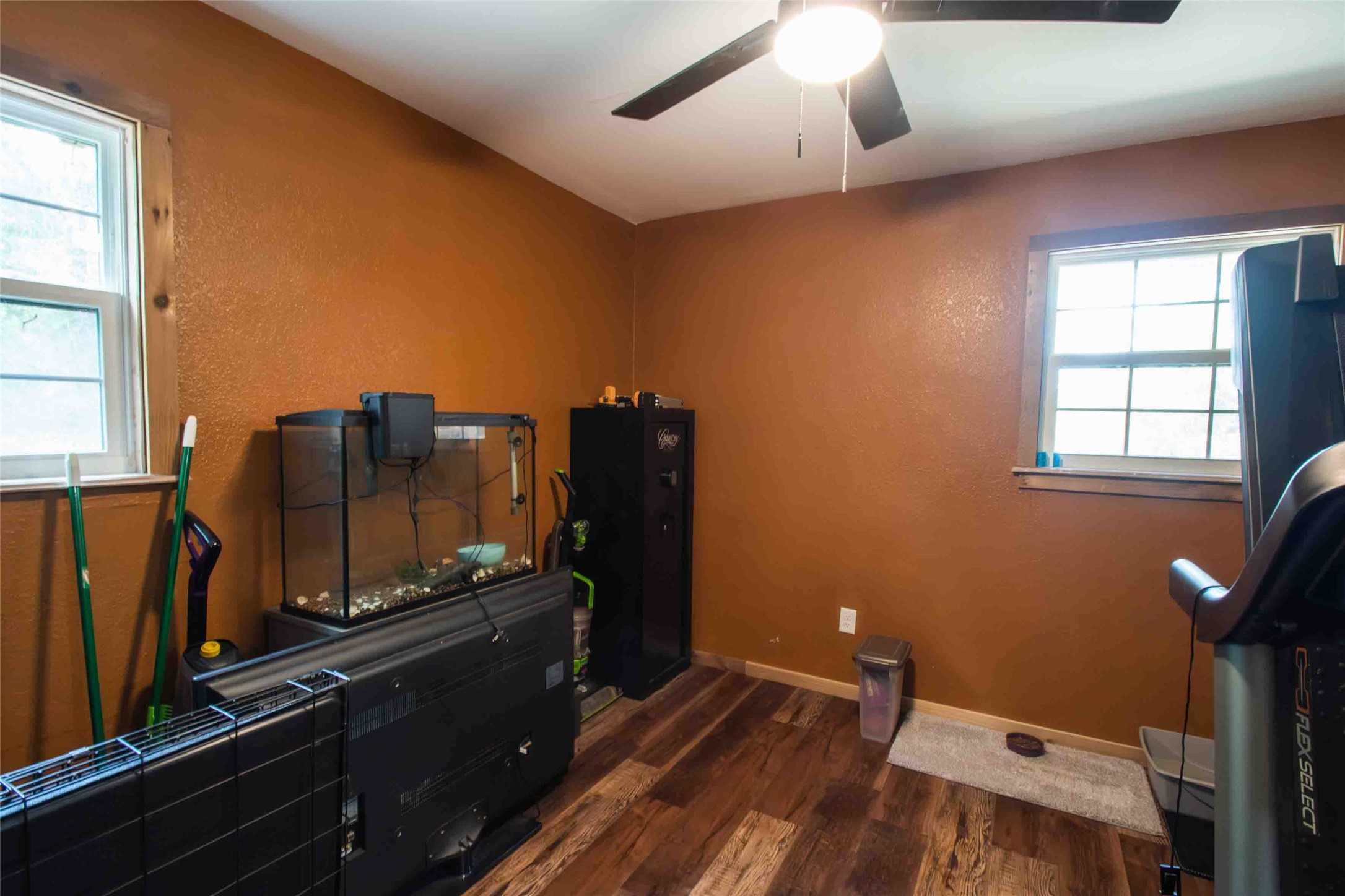 530 Holly Glen Murchison TX 75778