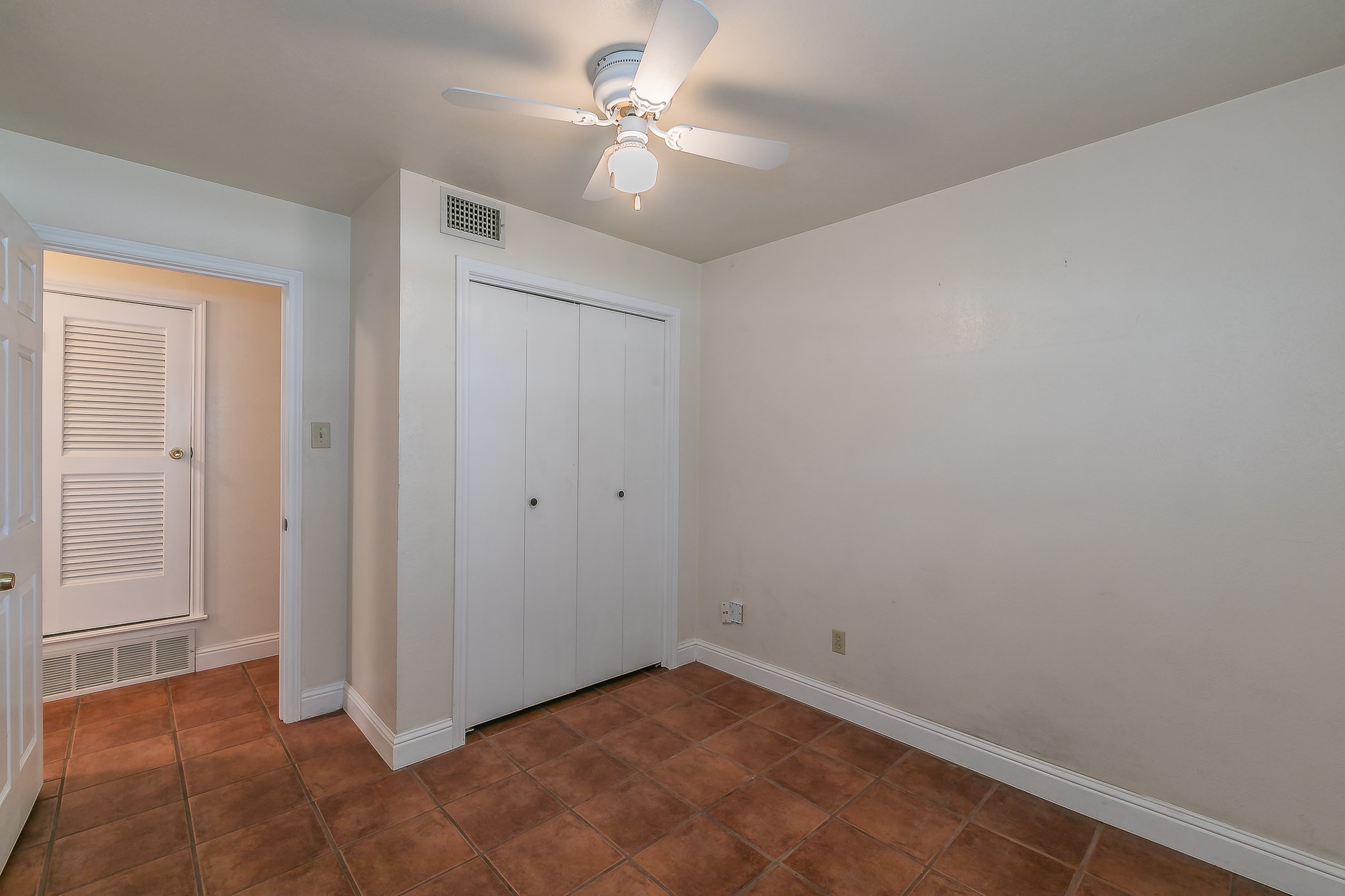 5828 Westcrest Drive W Edgecliff Village TX 76134