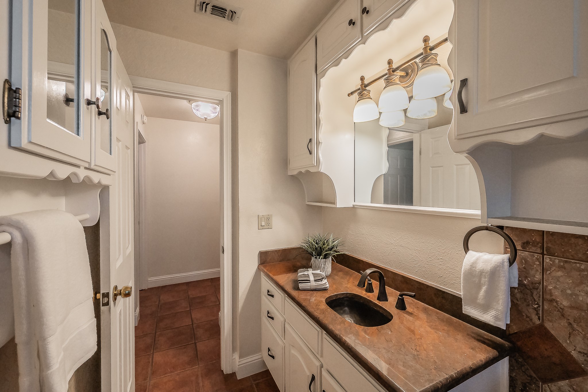 5828 Westcrest Drive W Edgecliff Village TX 76134