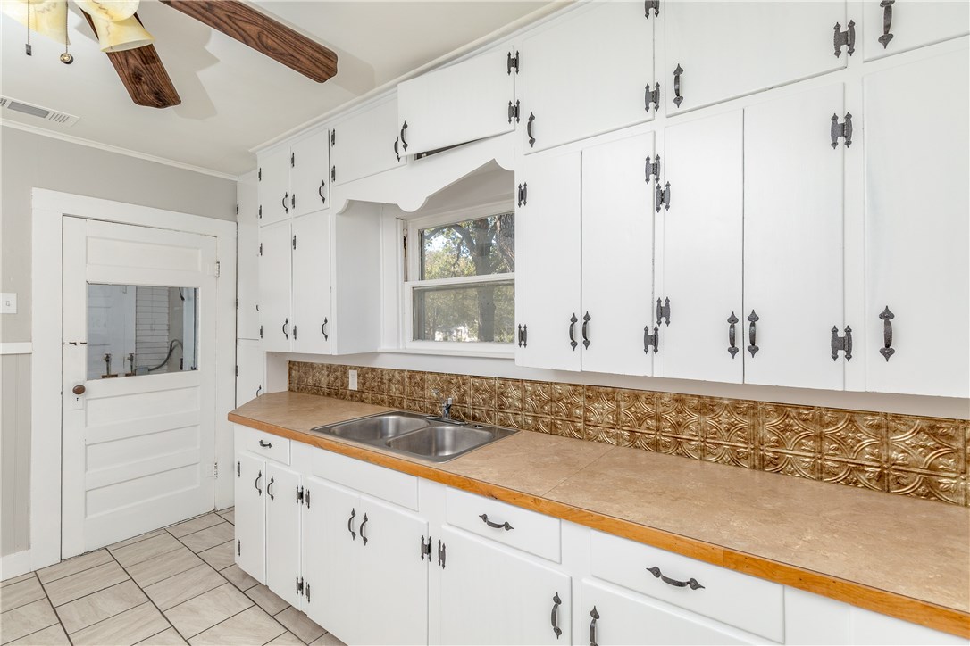 401 Harcourt Street Weatherford TX 76086