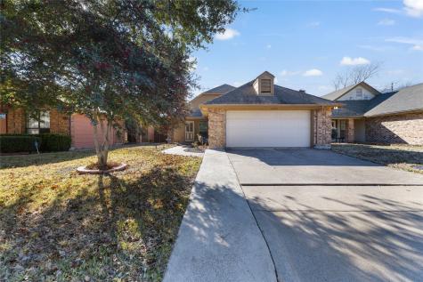1141 Meadow Park Lane Grand Prairie TX 75052