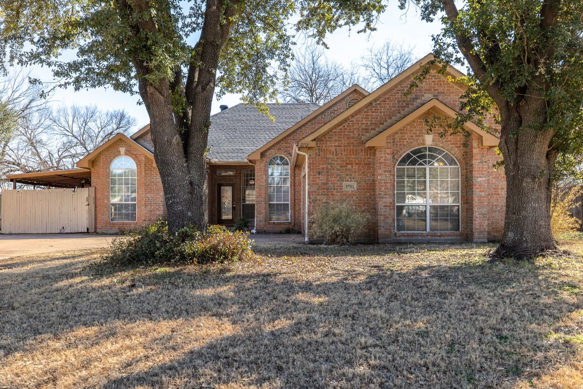 2701 White Oak Drive Grand Prairie TX 75052
