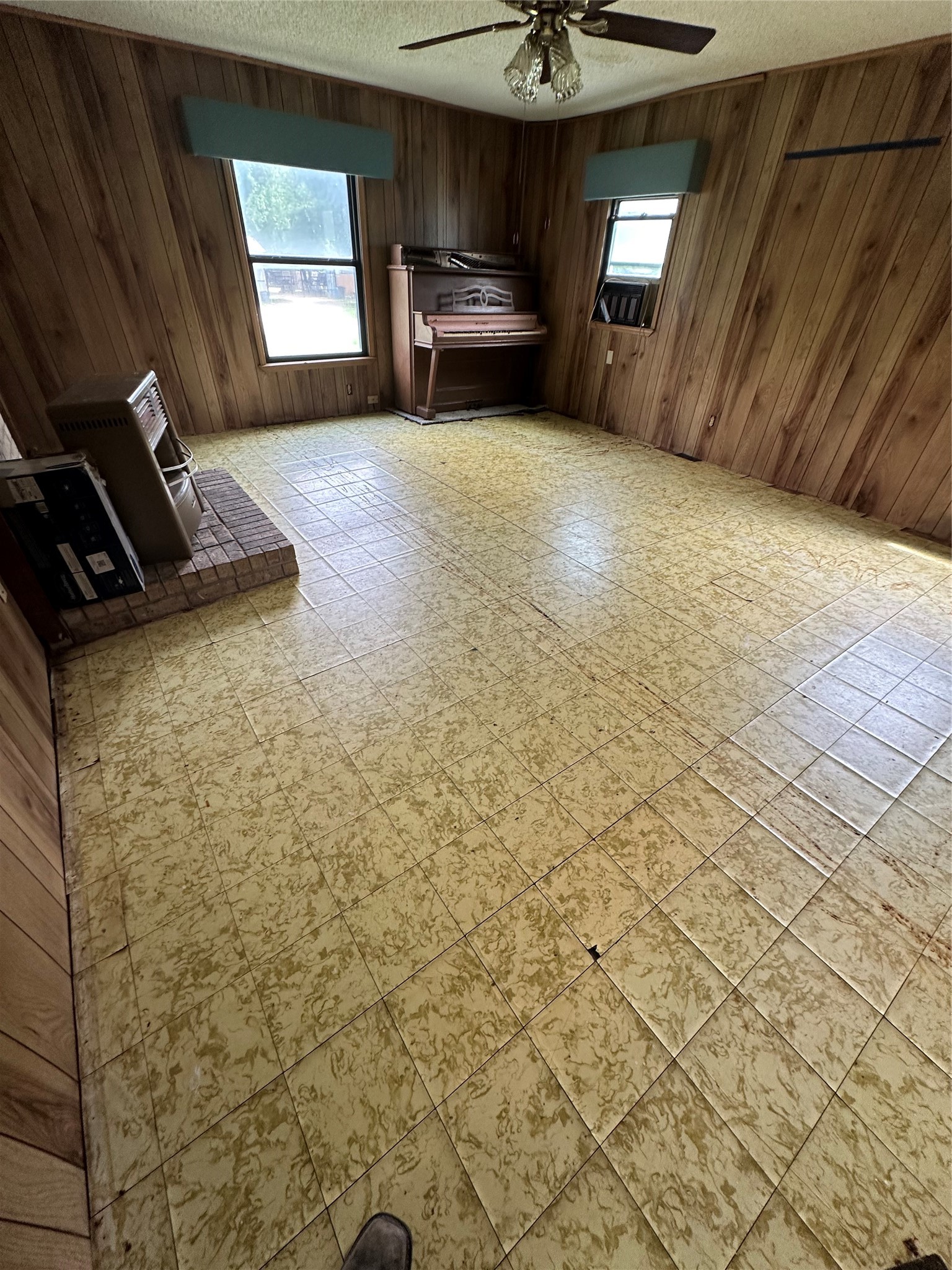 8208 Pearl Lillian TX 76061