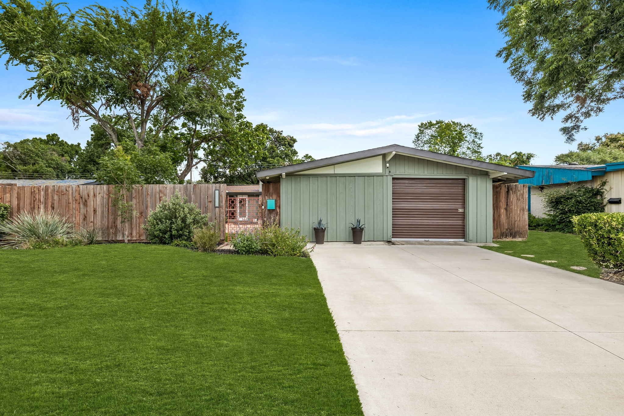 2633 Millmar Drive Dallas TX 75228