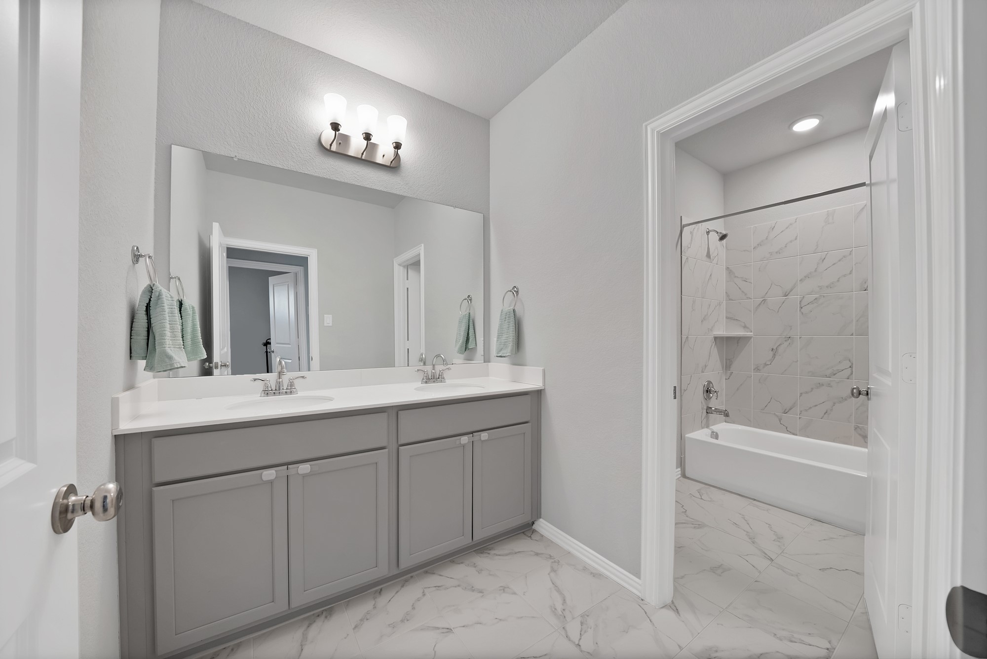 2502 Westbank Trail Garland TX 75042