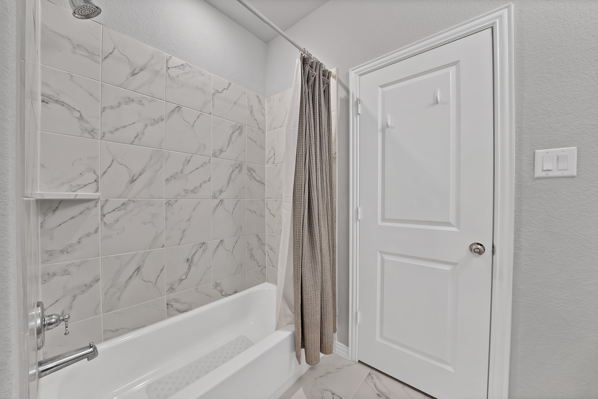 2502 Westbank Trail Garland TX 75042