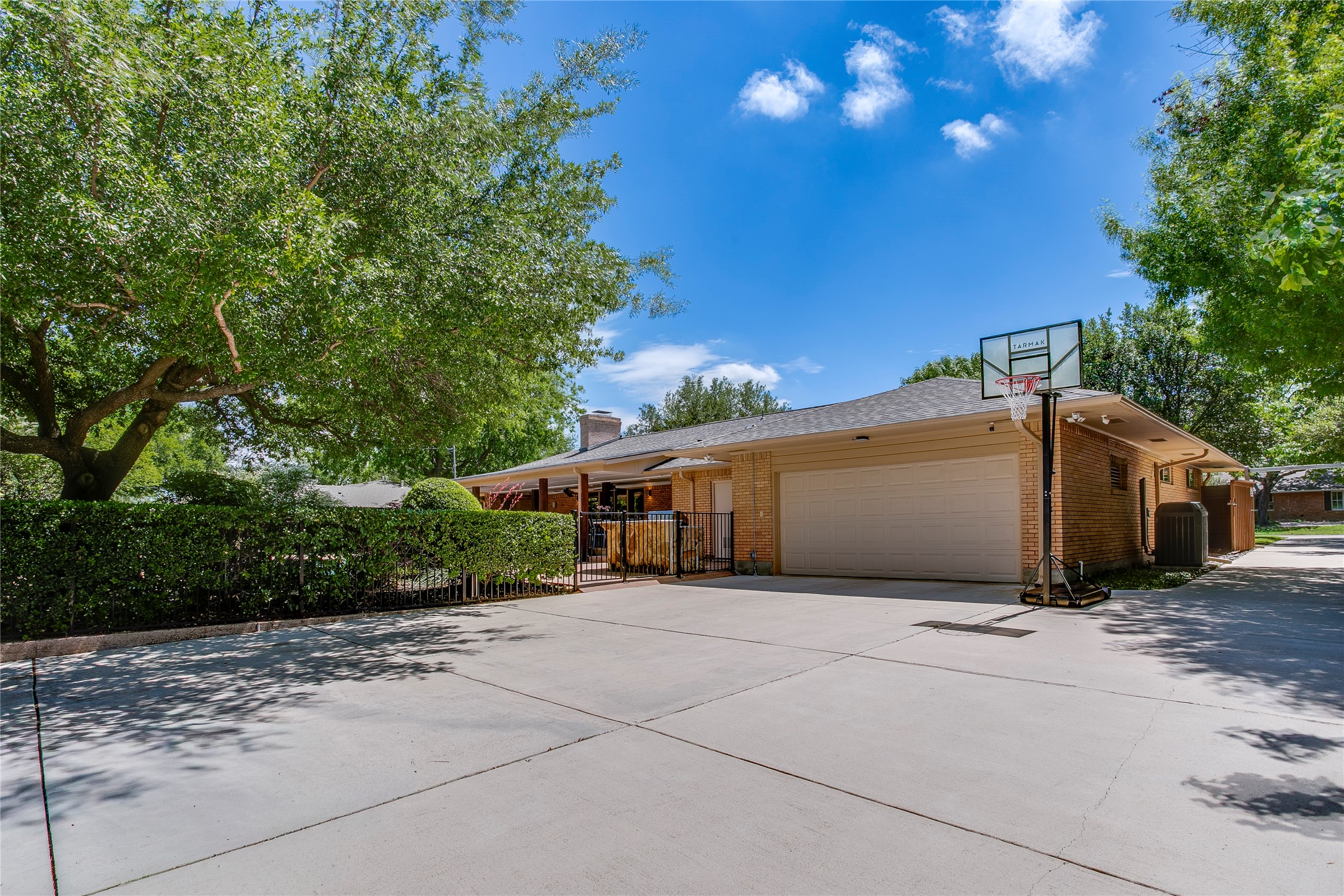 7015 Midbury Drive Dallas TX 75230