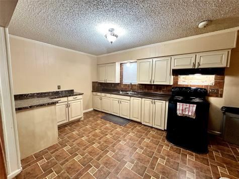 303 N Caesar Street Ennis TX 75119
