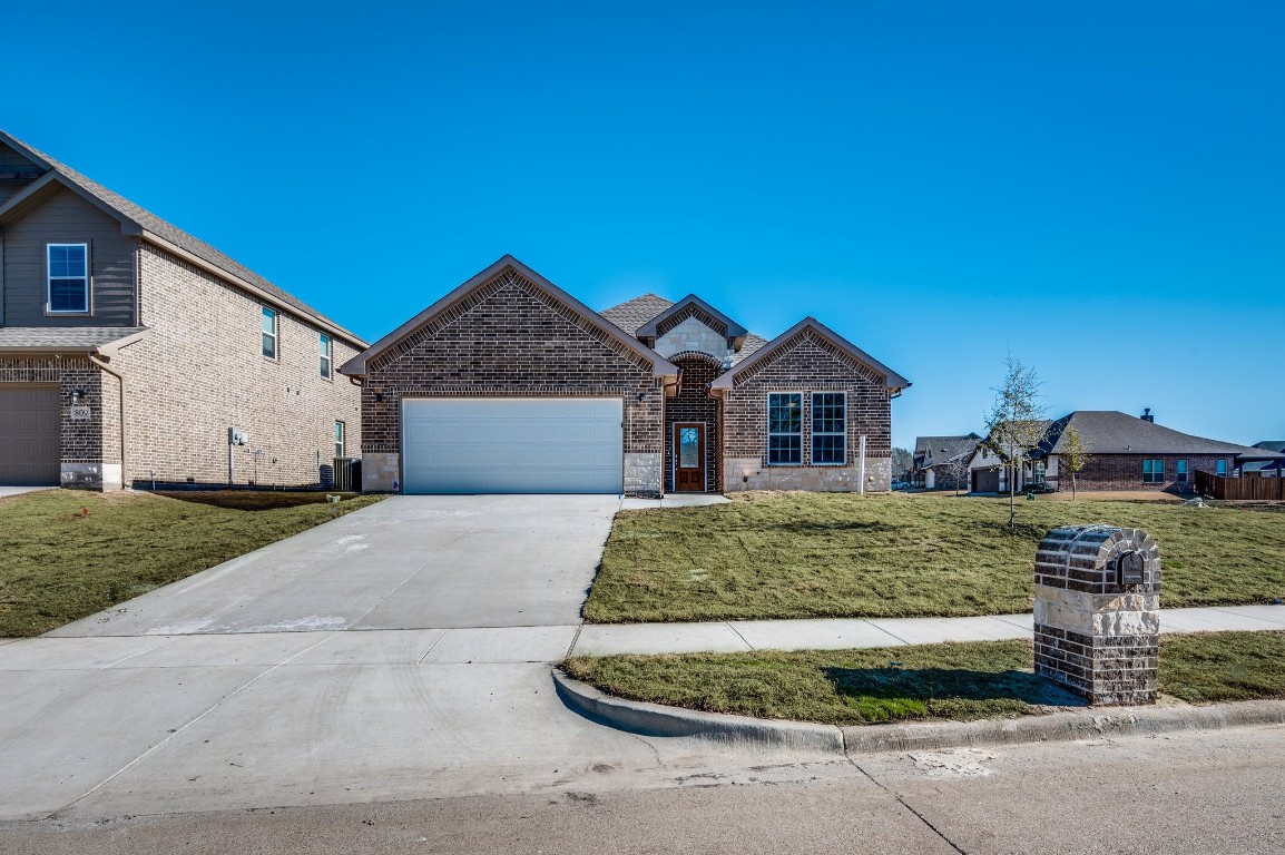 811 Woodcrest Drive Ennis TX 75119
