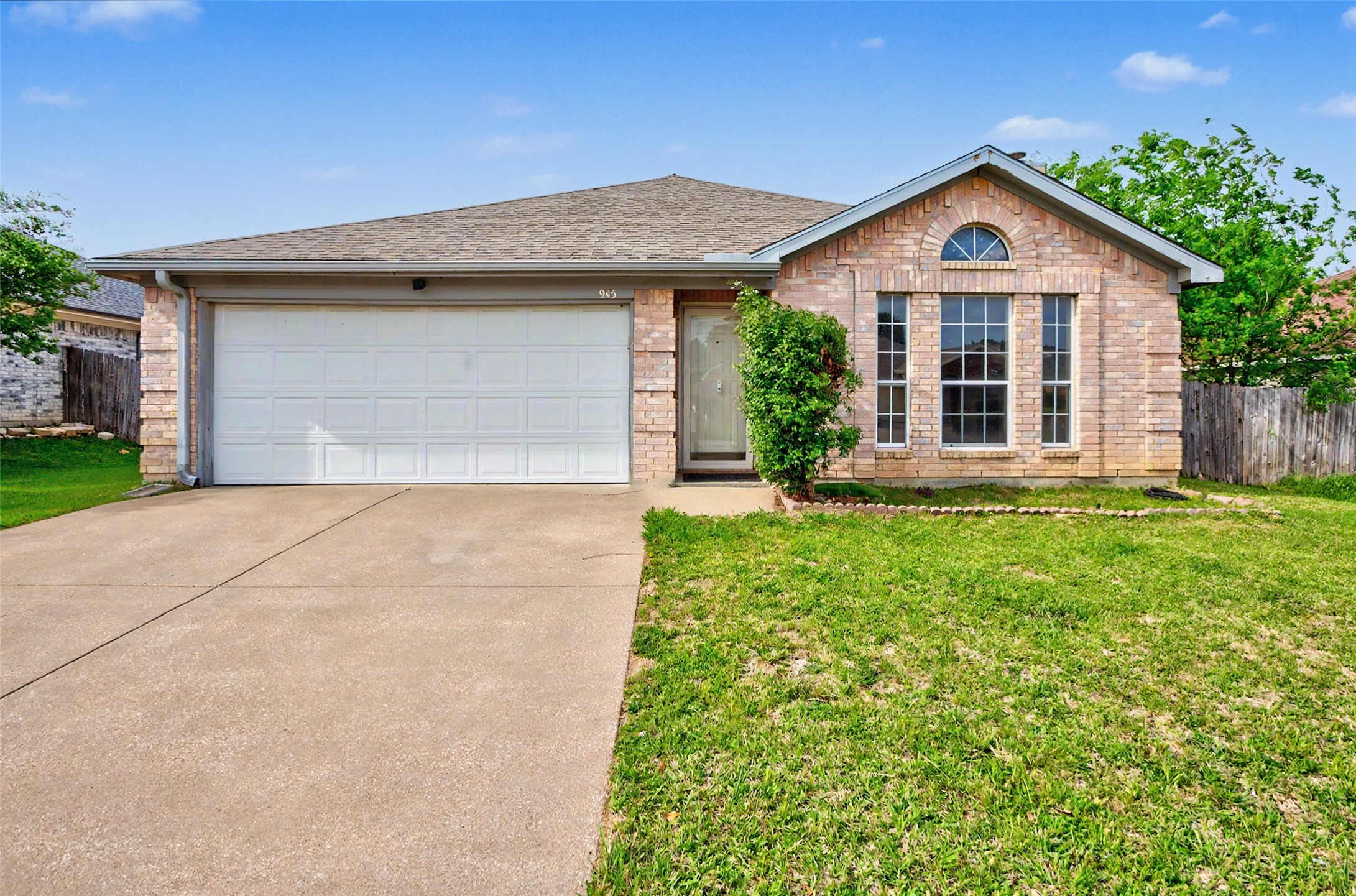 945 Tennessee Trail Arlington TX 76017