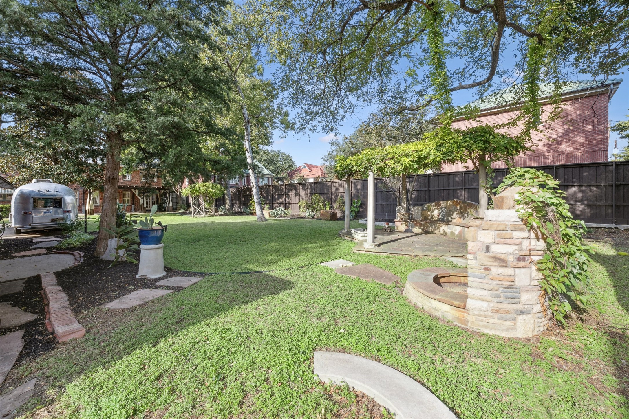 6006 Swiss Avenue Dallas TX 75214