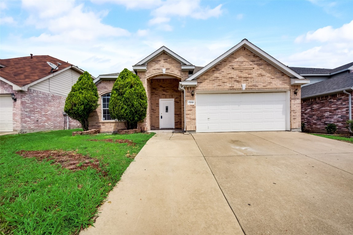 7319 Marsland Lane Arlington TX 76001