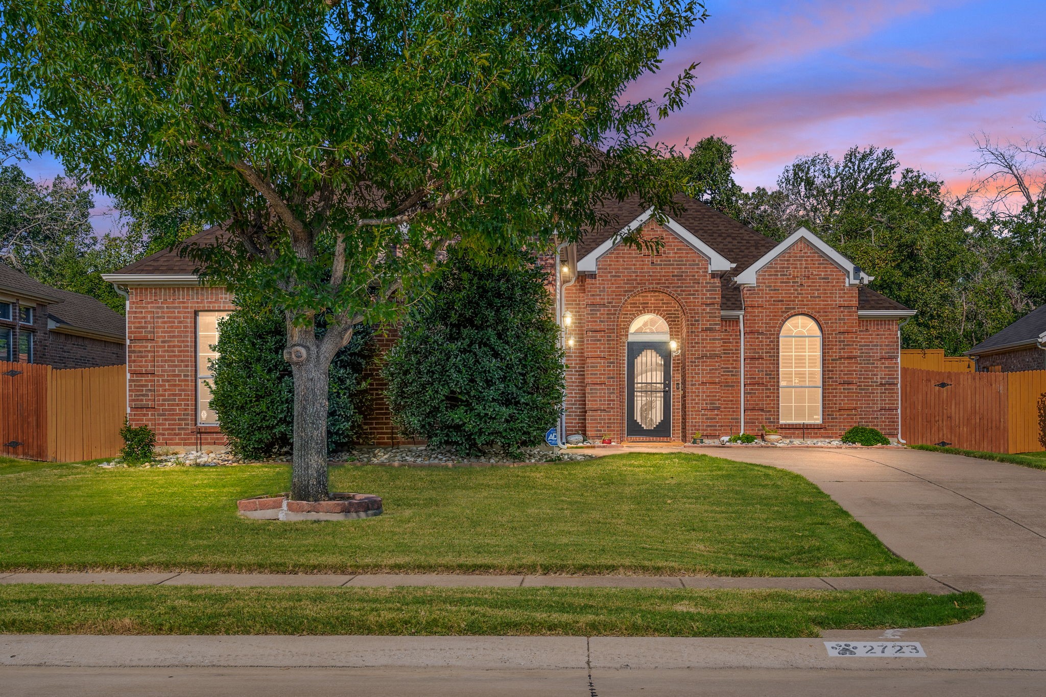 2723 Meadow Lake Drive Grand Prairie TX 75050