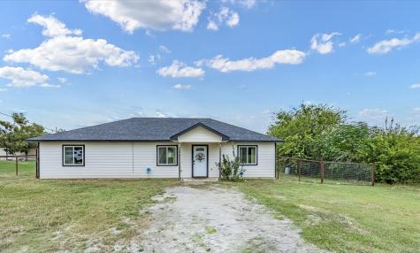 106 Edith Street Bowie TX 76230