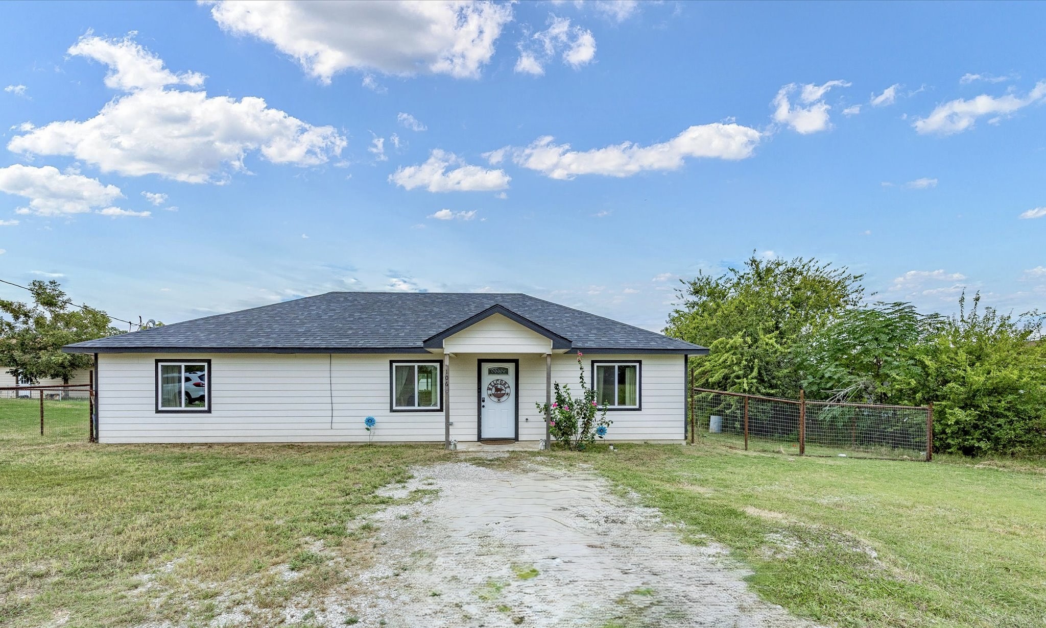 106 Edith Street Bowie TX 76230