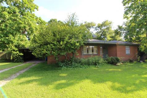 518 E Woodland Street Collinsville TX 76233