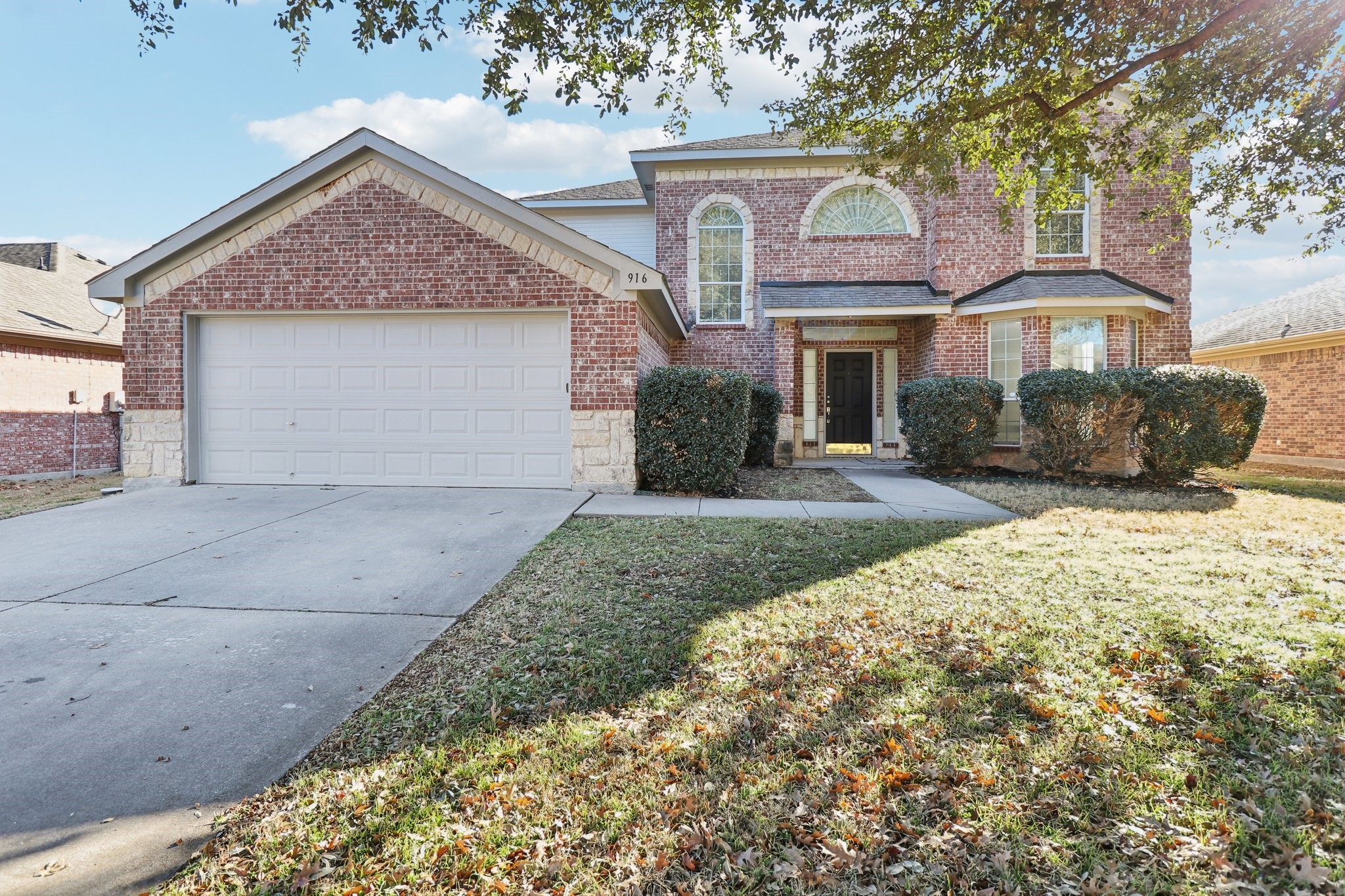 916 Sherry Lane Saginaw TX 76179