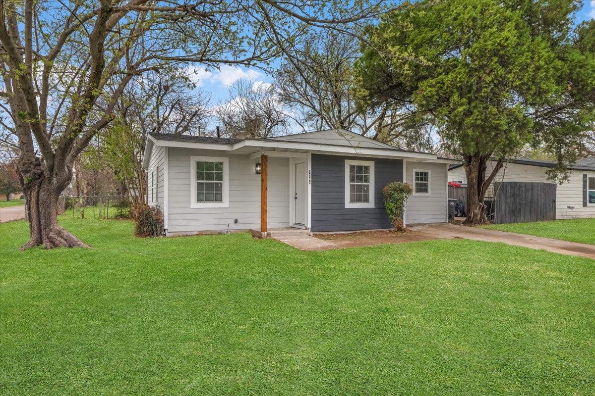 3744 S Hughes Avenue Fort Worth TX 76119
