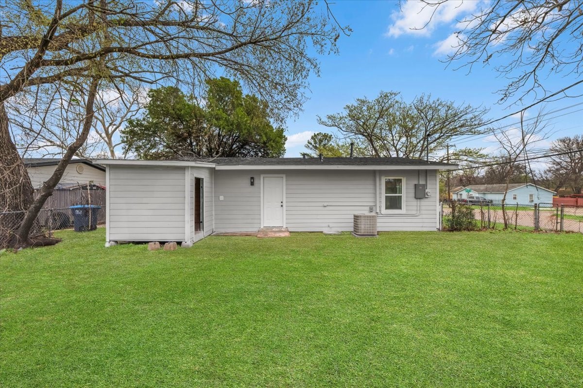 3744 S Hughes Avenue Fort Worth TX 76119